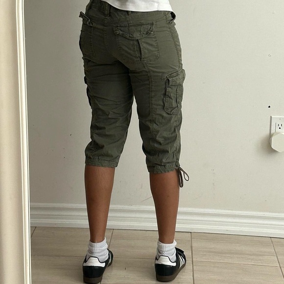 Vintage Garage Ruched Cargo Capris - Picture 4 of 4